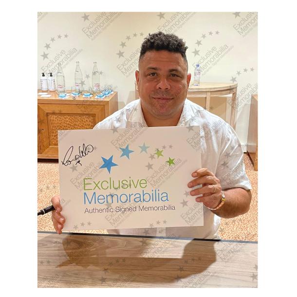 Ronaldo De Lima Signs With Exclusive Memorabilia! 